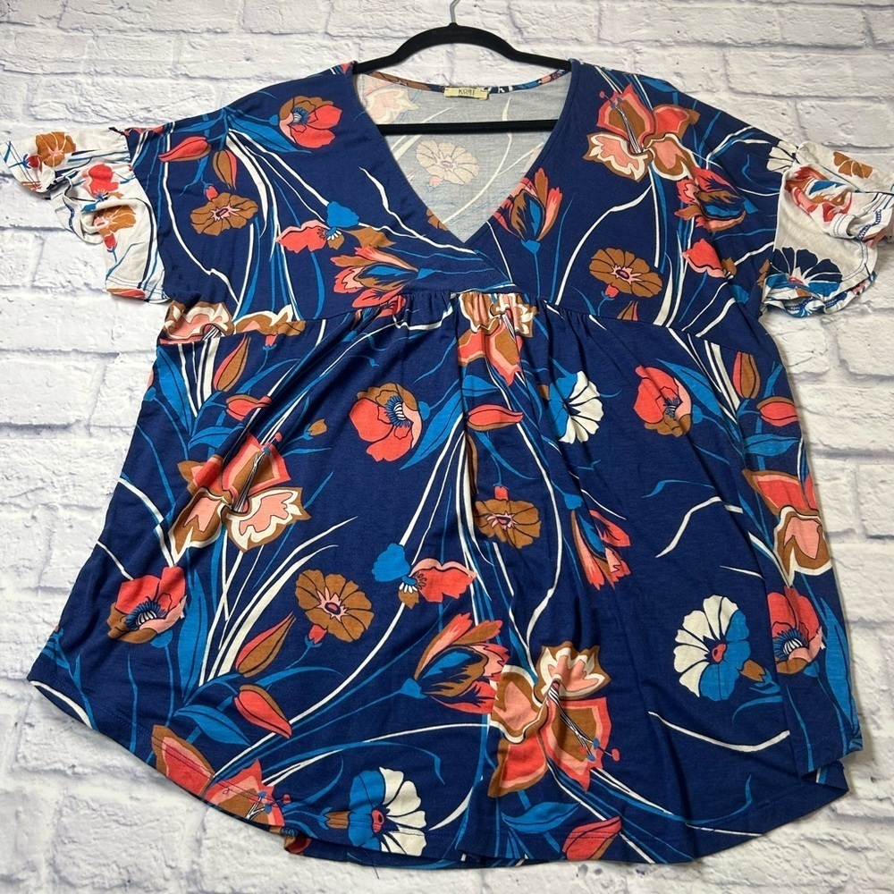 Kori Blue Floral V-Neck Short Sleeve Blouse. Size XL.